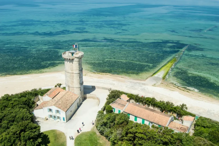 Phare des Baleines vu du ciel sur l'île de Ré