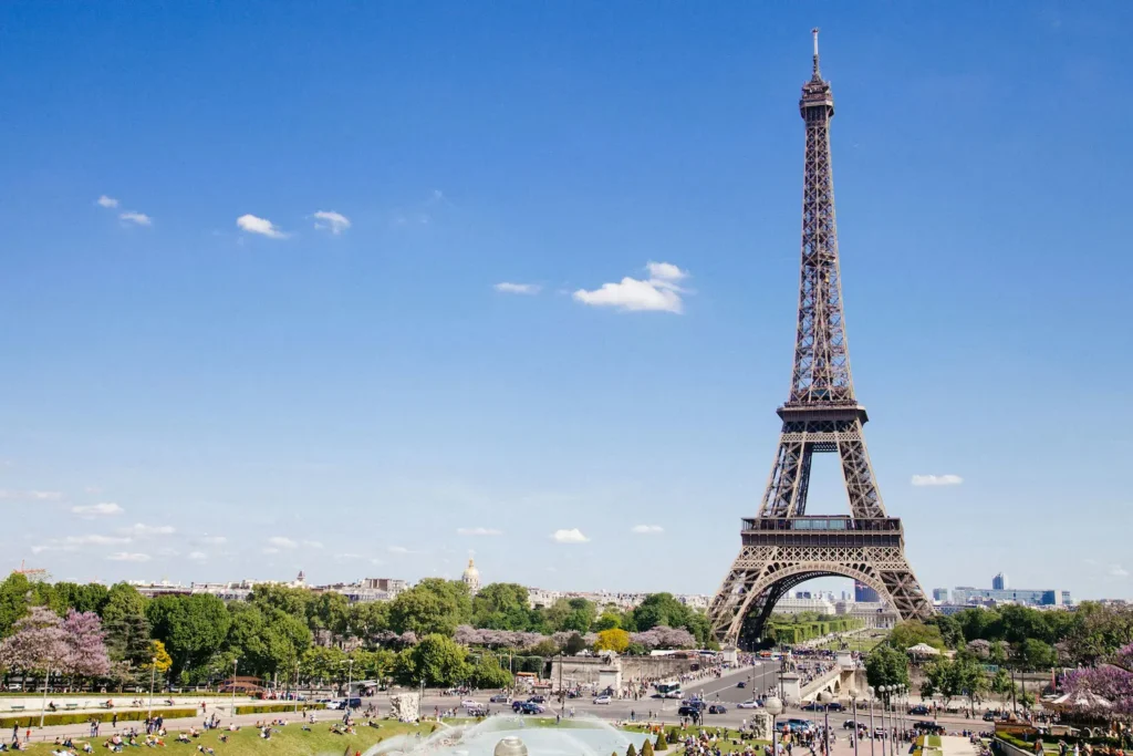 Tour Eiffel vue depuis les jardins du Trocadéro à Paris