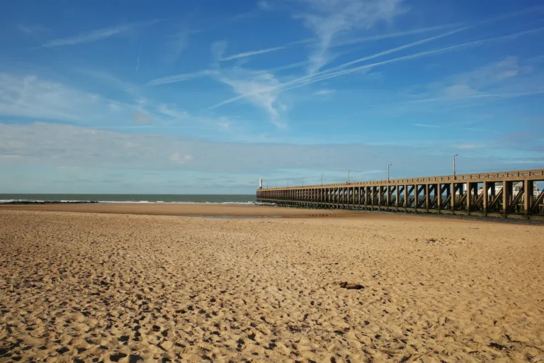 Plage et longue jetée en bois de Blankenberge